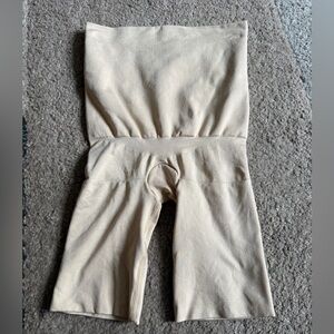 ASSETS by SPANX Women’s Shapewear Cream Shorts - S/CH/P